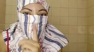 muslim arab big tits stepmom milf masturbates fat squirt pussy in niqab and shows big muslim tits in niqabi and hijab 1733494338